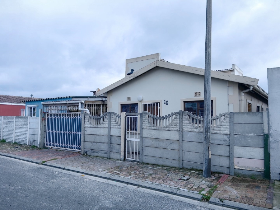 4 Bedroom Property for Sale in Lavender Hill Western Cape